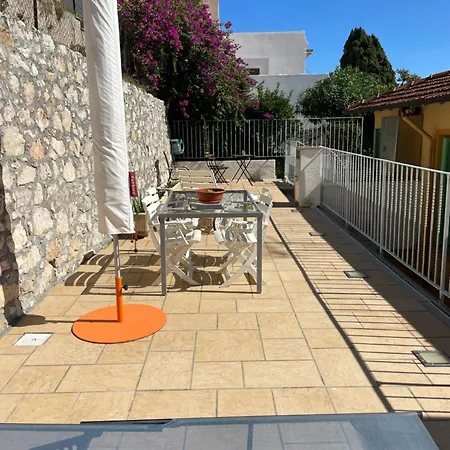 Apartment With Sea View & Spacious Terrace *