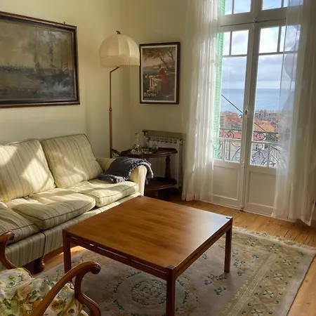 Apartment With Sea View & Spacious Terrace *