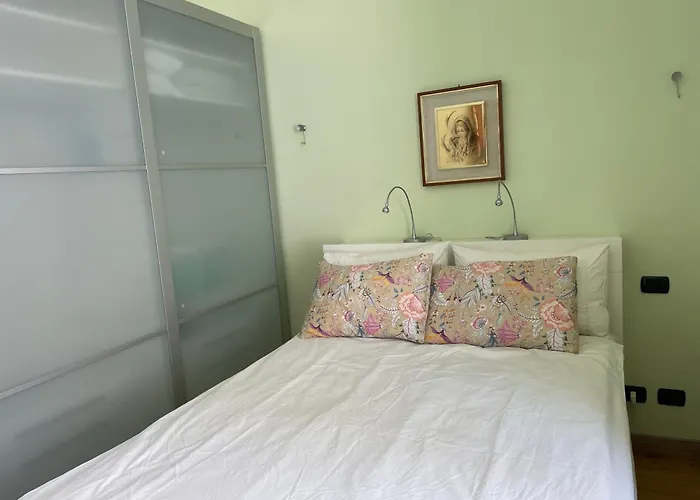 With Sea View & Spacious Terrace Menton