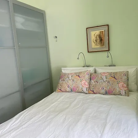 With Sea View & Spacious Terrace Ментона