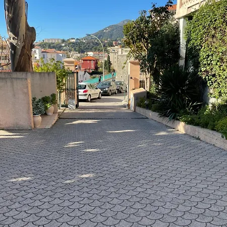 With Sea View & Spacious Terrace Menton