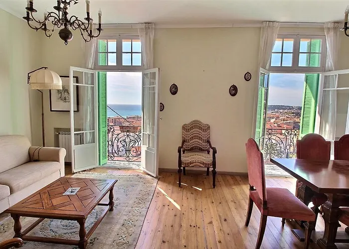 With Sea View & Spacious Terrace Appartement Menton
