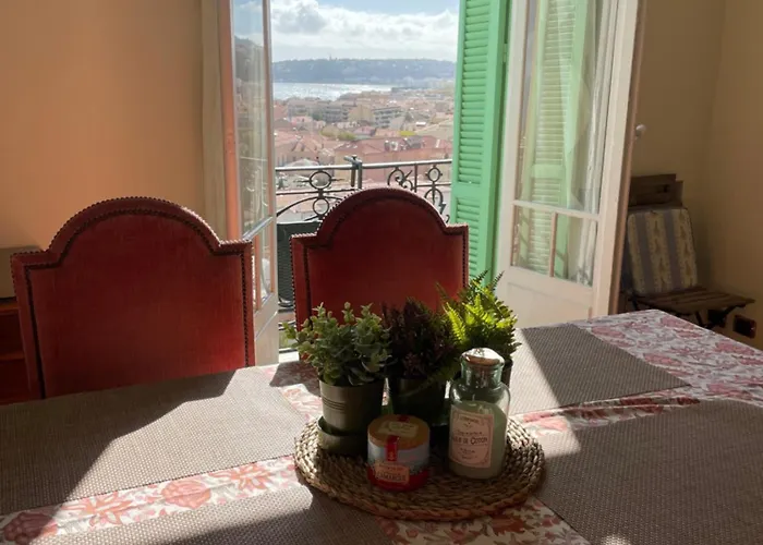 With Sea View & Spacious Terrace * Menton