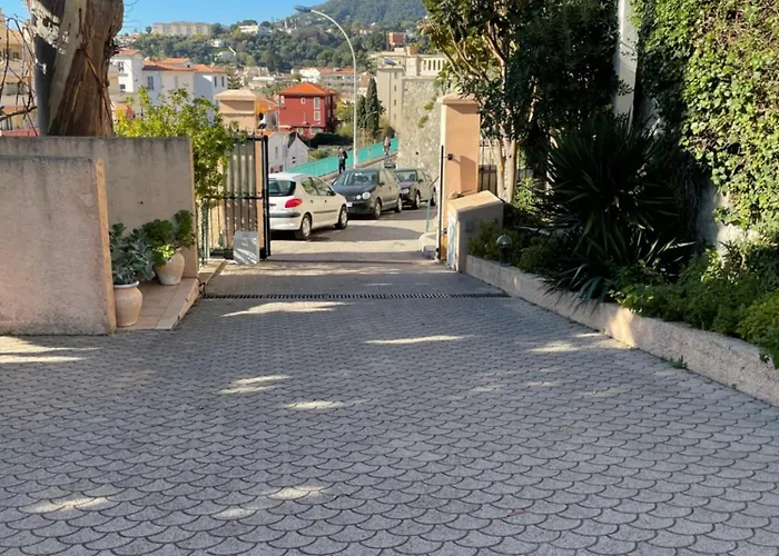 With Sea View & Spacious Terrace Menton